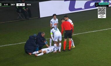 ФОТО. Костюк вынужденно заменил защитника Динамо на 8-й минуте матча с Ноа