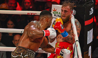 Боль и много крови. Джейк Пол проиграл Джошуа и был доставлен в больницу