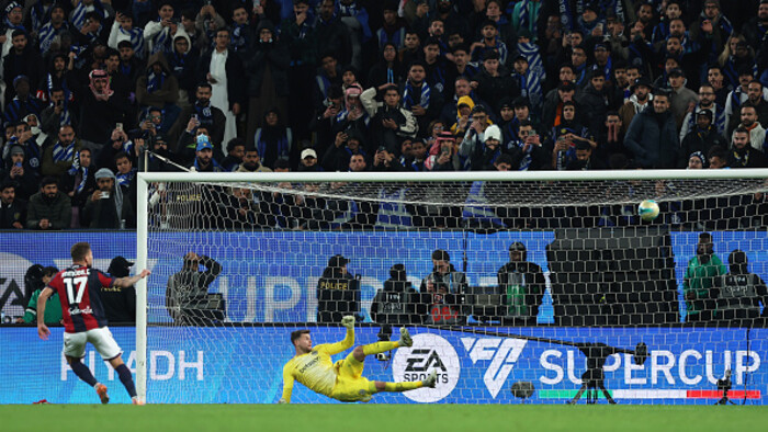 Болонья в серии пенальти выбила Интер и вышла в финал Суперкубка Италии