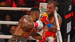 Боль и много крови. Джейк Пол проиграл Джошуа и был доставлен в больницу