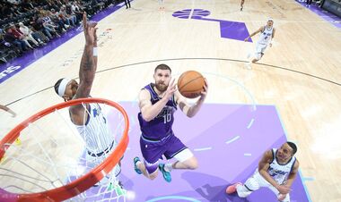 НБА: топова гра Михайлюка, сенсаційна поразка Лейкерс, перемога Х'юстона