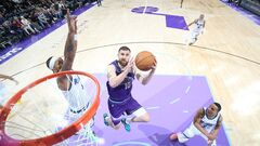 НБА: топовая игра Михайлюка, сенсационное поражение Лейкерс, победа Хьюстон