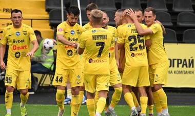 Буковина: переговоры с полузащитником Оболони, расставание с двумя игроками