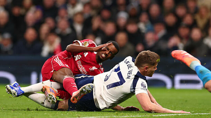 Ливерпуль раскрыл официальный диагноз Исака. Сыграет ли против Украины?