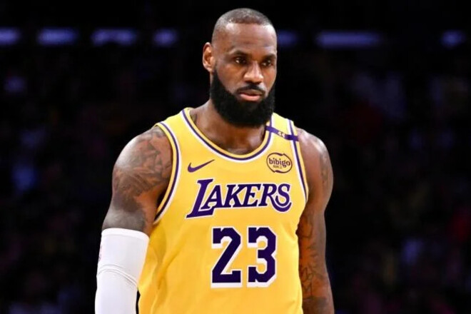 Леброн Джеймс пропустит старт тренировочного лагеря