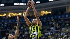 Евролига: овертаймы в Лионе, эмоциональная победа Фенербахче