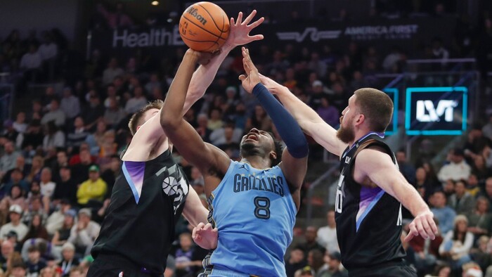 НБА: поражение Юты с Михайлюком, Сан-Антонио разгромил Оклахому