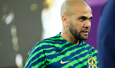 Легенда Барселоны возобновил карьеру в 42 года. Известно, где будет играть