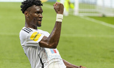 Европейский клуб начал переговоры по трансферу из-за проблемы украинца