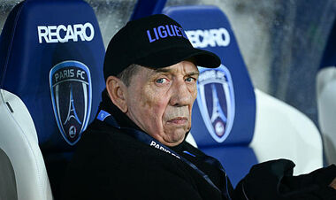 Умер легендарный тренер, который работал в сборной Франции и ПСЖ