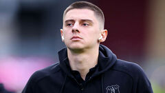 Принципиальные соперники устроили борьбу за трансфер Миколенко