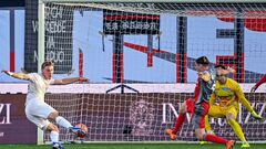 Дубль Хойлунда. Наполи уверенно победил Кремонезе