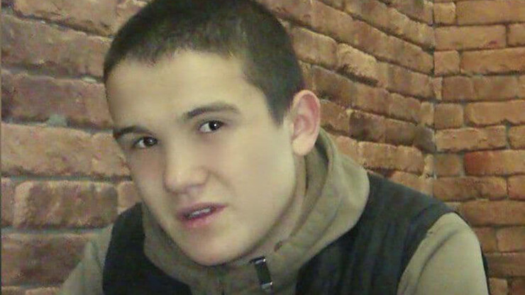 Схилимо голови. 20-річний фанат Дніпра поліг за Україну 11 років тому