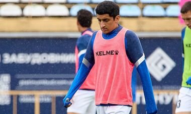 ОФІЦІЙНО. Клуб Першої ліги зберіг захисника, підписавши новий контракт