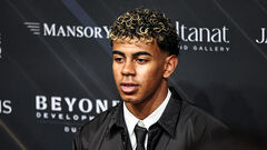 Дембеле, Хвіча, Ямаль, Мбаппе, Рафінья. Названо найкращого форварда у 2025