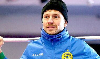 ОФІЦІЙНО. Українець залишив багаторазового чемпіона задля аутсайдера