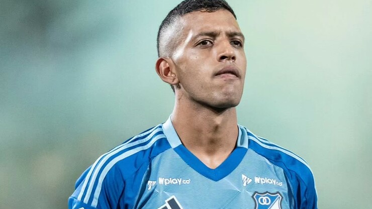 Металлист 1925 оформил трансфер полузащитника, который выступает за океаном