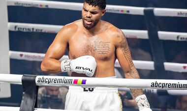 The European boxer wants to pick up the box
