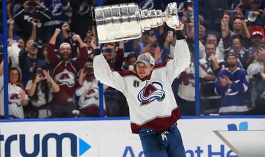 17 сезонів в НХЛ. Зірковий гравець Колорадо завершив кар'єру