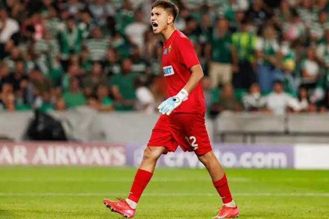 18-летний вратарь Кайрата получил авто после игры с Реалом