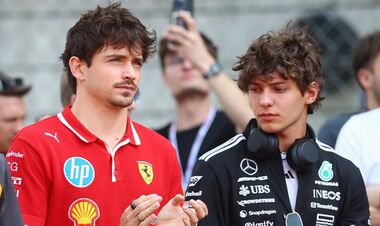 Новичку Ф1 угрожали смертью после ошибки. Леклер выступил с заявлением