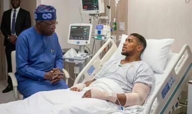 Ентоні Джошуа виписали із лікарні в Нігерії. Він визнаний здоровим