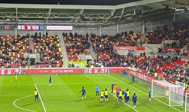 Спортивний лікар: Брентфорд перед матчем нестандартно проводить розминку
