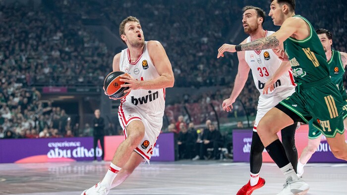 Евролига: Олимпиакос выиграл греческое дерби, а Виртус – итальянское