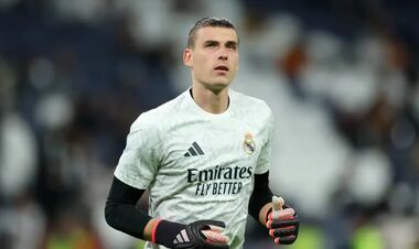 Воротарю збірної України вказали на двері. Клуб позбудеться десять гравців