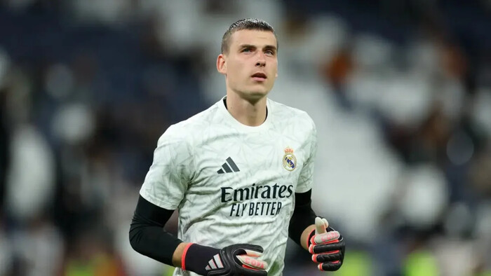 Воротарю збірної України вказали на двері. Клуб позбудеться десять гравців