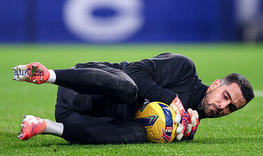 ВИДЕО. Дедовщина? Капитан европейского гранда ударил молодого футболиста