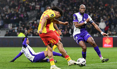 Втретє у ХХІ столітті дві команди Ліги 1 мають 39+ очок після 17 турів