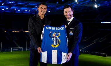 ФОТО. Возвращение легенды. Порту официально представил Тьяго Силву