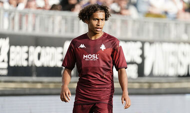 ФОТО. Футболіст врятував дівчину з пожежі, але зараз перебуває в лікарні