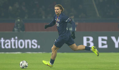 «Он же не с Венеры». Забарному досталось во Франции за последний матч ПСЖ