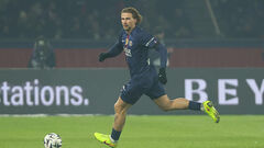 «Он же не с Венеры». Забарному досталось во Франции за последний матч ПСЖ