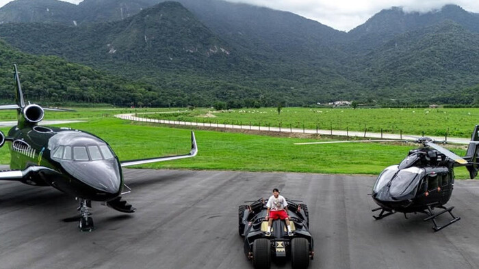 ФОТО. Неймар показав свою колекцію розкішного транспорту на мільйони