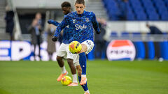 Прославленому клубу порадили продати зірку збірної України