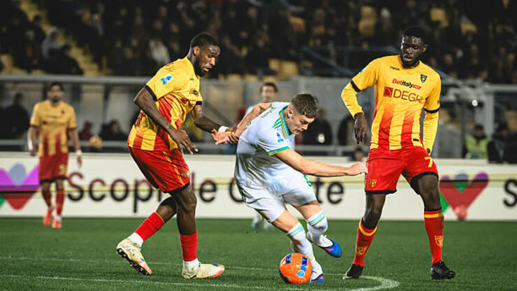 ВІДЕО. Вийшов, забив та пішов. Довбик отримав травму в матчі Роми з Лечче