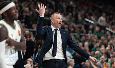 Тренер подал протест во время матча Евролиги из-за уборки площадки