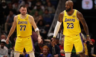 Леброн ДЖЕЙМС: «Мы должны подстраиваться под Дончича»