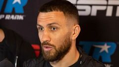 «Научитесь прощать». Ломаченко впервые за долгое время вышел на публику