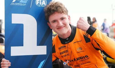 Макларен неожиданно уволил пилота перед завершением сезона