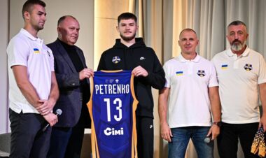 Новий склад та логотип. Старий Луцьк провів презентацію команди