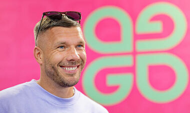 ФОТО. Без футболки на трибунах. Ексгравець Баварії підтримав свою команду