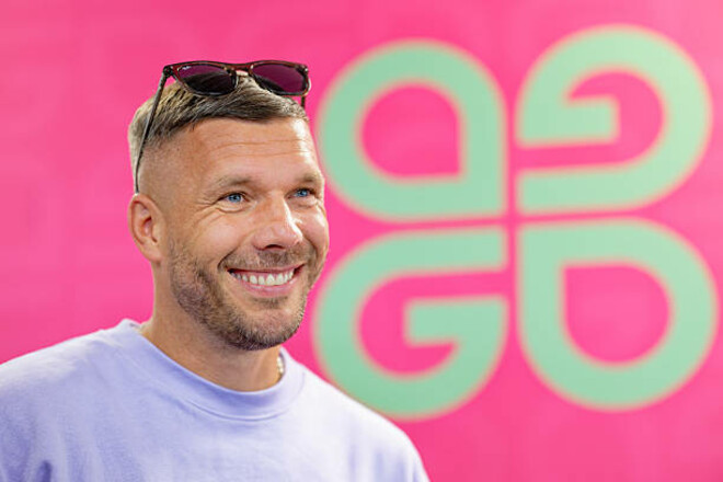 ФОТО. Без футболки на трибунах. Экс-игрок Баварии поддержал свою команду