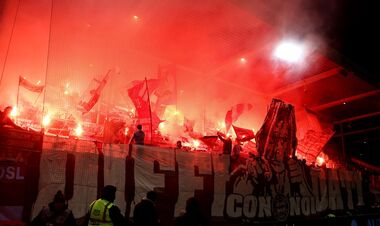 Штраф і закриті трибуни. УЄФА серйозно покарав Баварію за дії фанатів