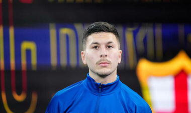 Барселона официально наградила потенциального соперника сборной Украины