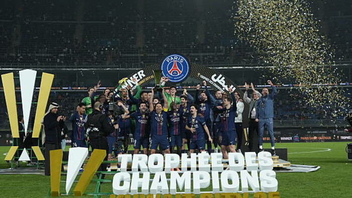 Трофей ПСЖ и Забарного, гол Роналду, ассист Малиновского, новый коуч Карпат