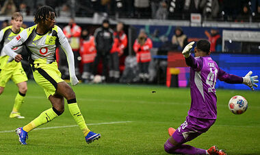 Устроили перестрелку. Айнтрахт и Боруссия открыли 2026 год в Бундеслиге